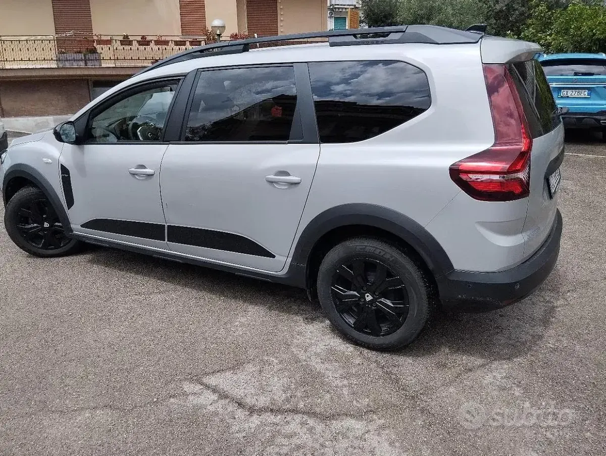 Usata Dacia Jogger 101 CV (74 kW) 2022 Grigio Monovolume