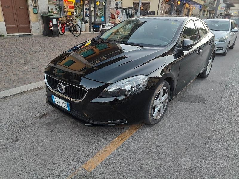 Nero Usata 2018 Volvo V40 Station wagon | 10.999 € (Buon prezzo) - Immagine 1/4