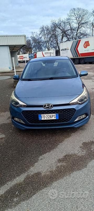 Usata Hyundai i20 90 CV (66 kW) 2016 Blu Berlina
