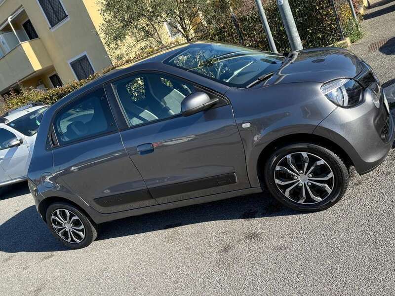 Grigio Usata 2016 Renault Twingo Life Due volumi | 8500 € (Cara) - Immagine 1/4