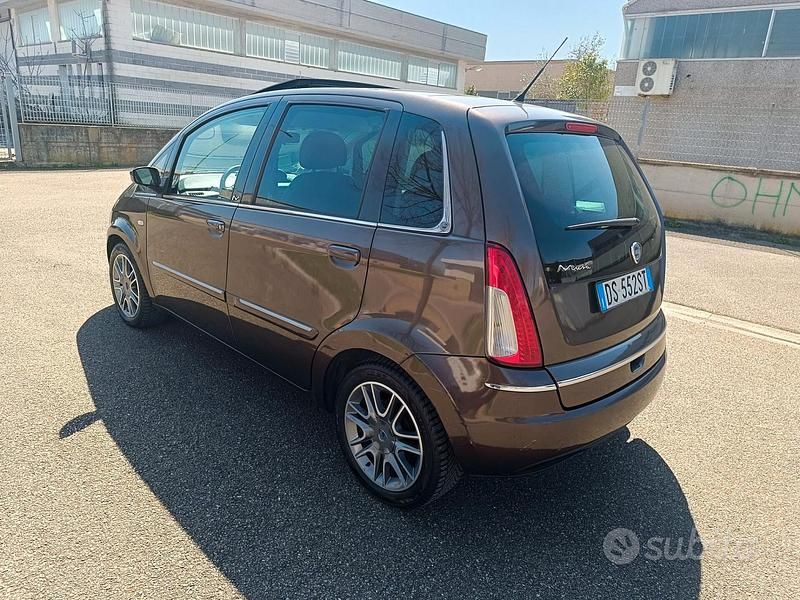 Usata Lancia Musa 95 CV (69 kW) 2008 Marrone Monovolume