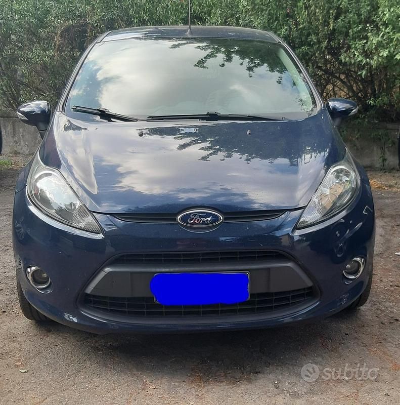 Usata Ford Fiesta 97 CV (71 kW) 2012 Blu Utilitaria