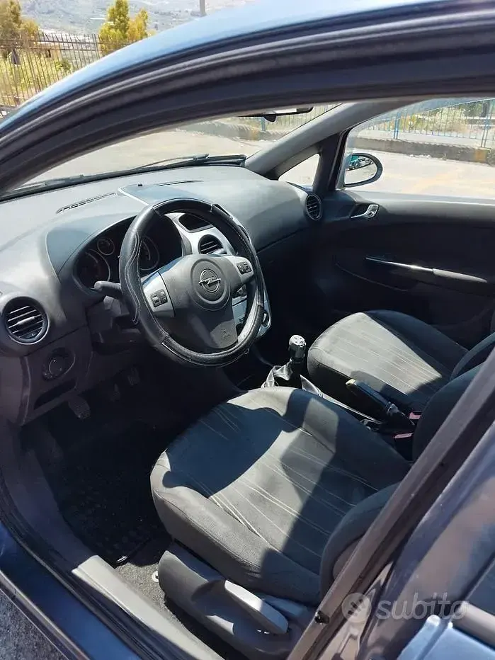 Usata Opel Corsa 90 CV (66 kW) 2009 Blu Utilitaria