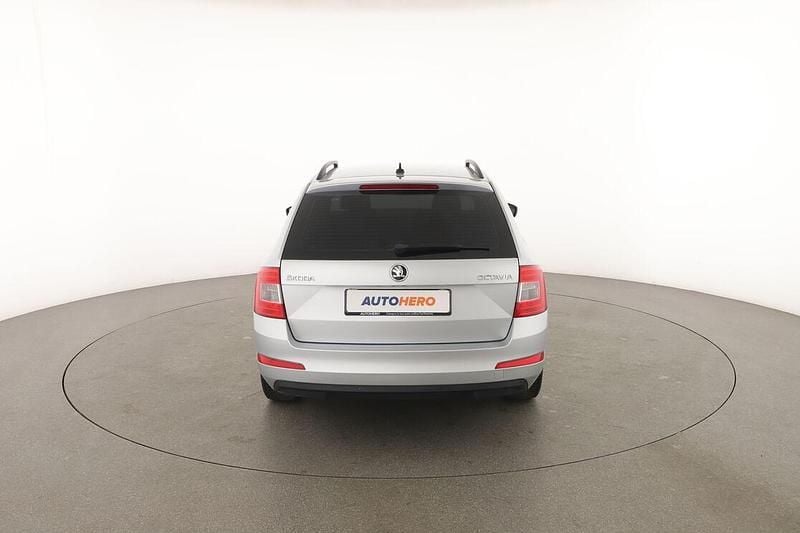 Käytetty Skoda Octavia Executive 110 HP (80 kW) 2016 Hopea Viistoperä