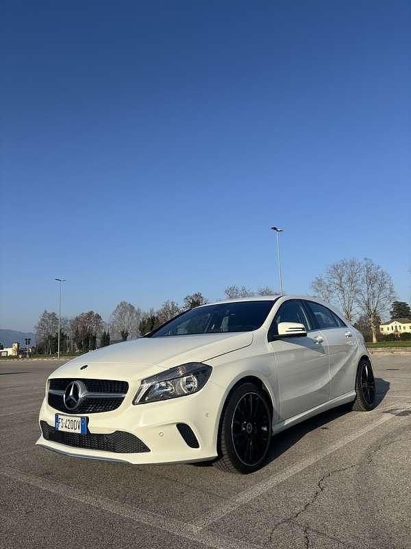 Usata Mercedes A180 109 CV (80 kW) 2018 Berlina
