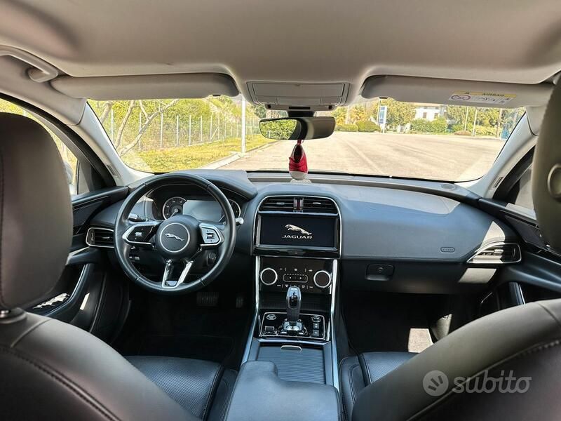 Usata Jaguar XE S 180 CV (132 kW) 2020 Grigio Berlina