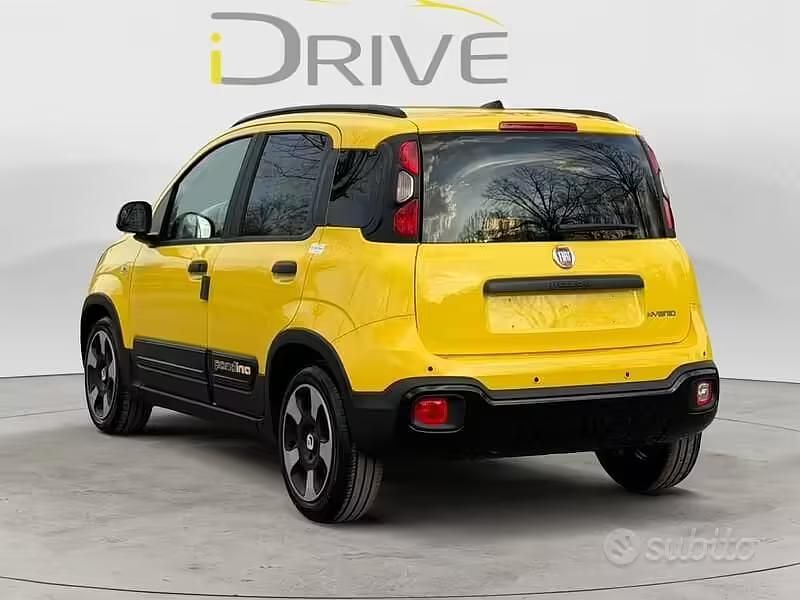 Nuova Fiat Panda Cross Cross 69 CV (50 kW) 2025 Giallo Utilitaria