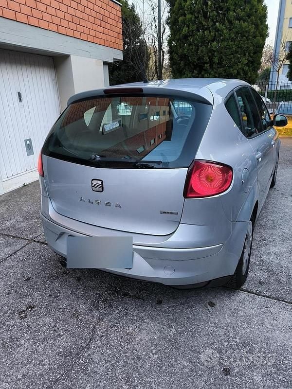 Usata Seat Altea Reference 102 CV (75 kW) 2009 Grigio Monovolume