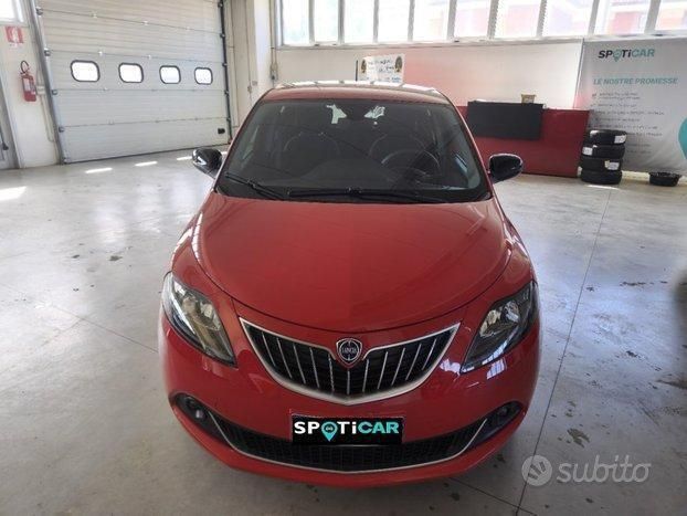 Usata Lancia Ypsilon Gold 69 CV (50 kW) 2021 Rosso Utilitaria