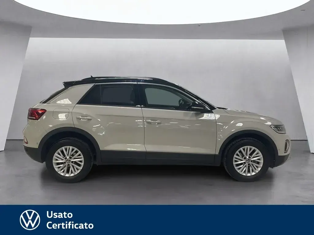 Usata VW T-Roc Life 110 CV (80 kW) 2023 Grigio / pastello SUV