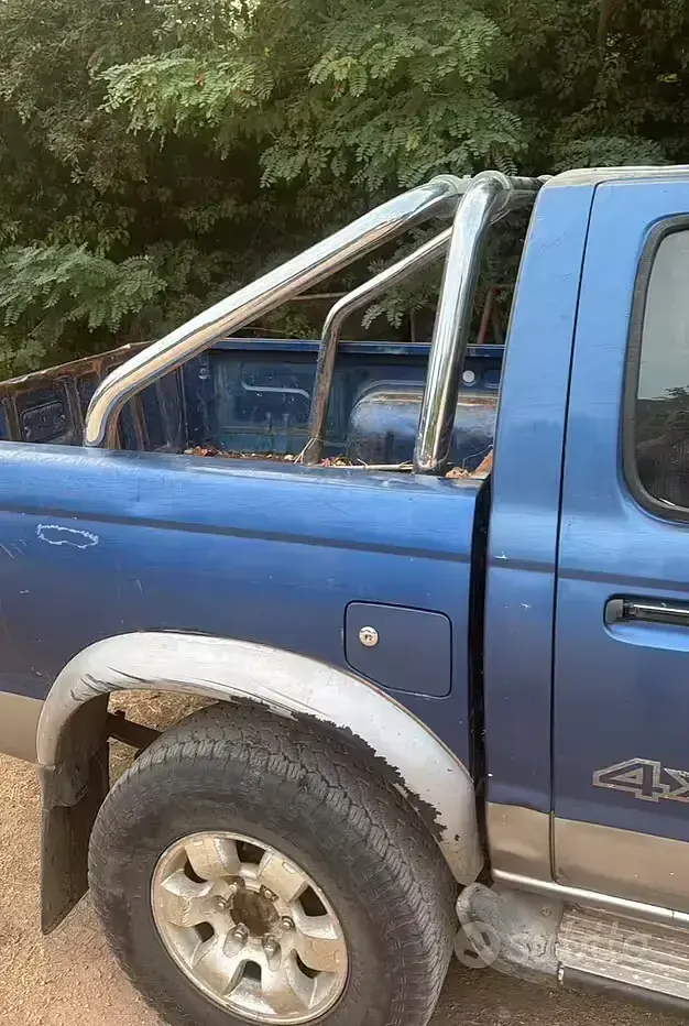 Usata Nissan Navara 104 CV (76 kW) 1999 Bluazzurro Pick-up