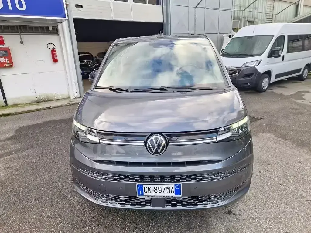 Usata VW Multivan Life 150 CV (110 kW) 2022 Antracite Monovolume