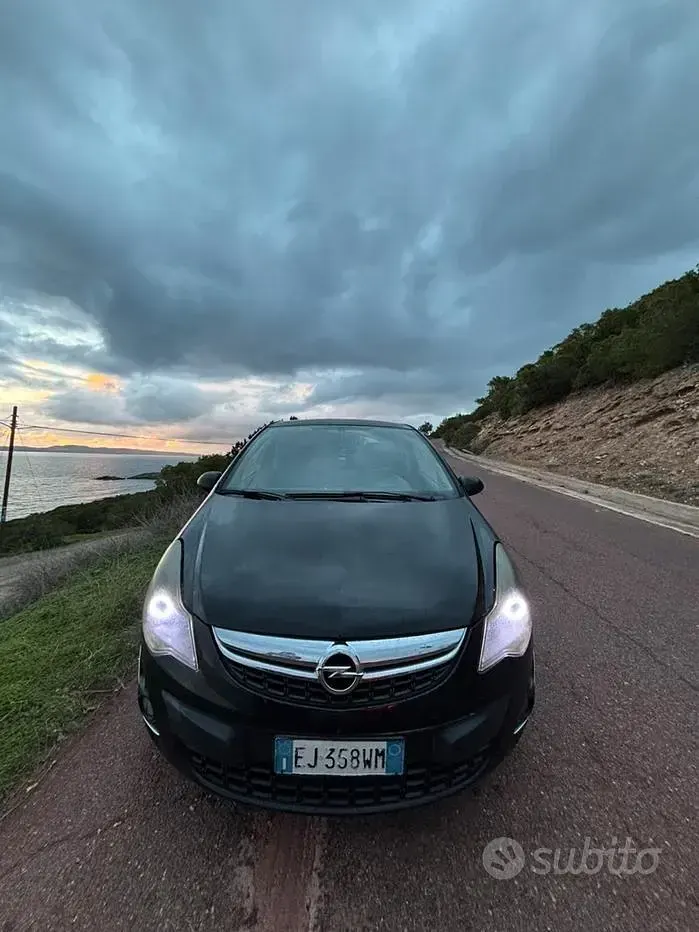Usata Opel Corsa 69 CV (50 kW) 2011 Nero Utilitaria