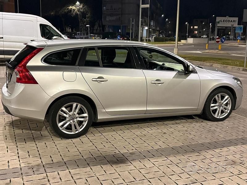 Usata Volvo V60 203 CV (149 kW) 2011 Grigio Station wagon