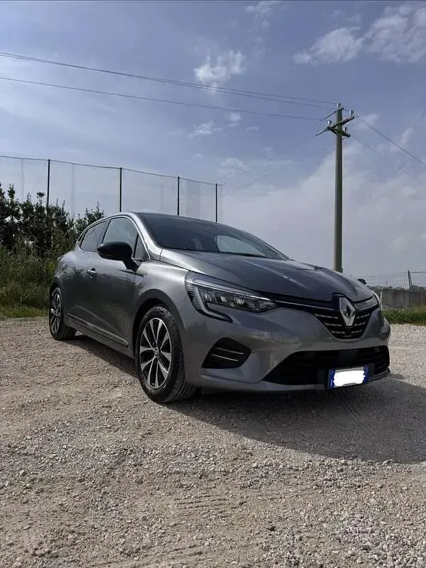 Usata Renault Clio V Techno 101 CV (74 kW) 2023 Grigio Berlina