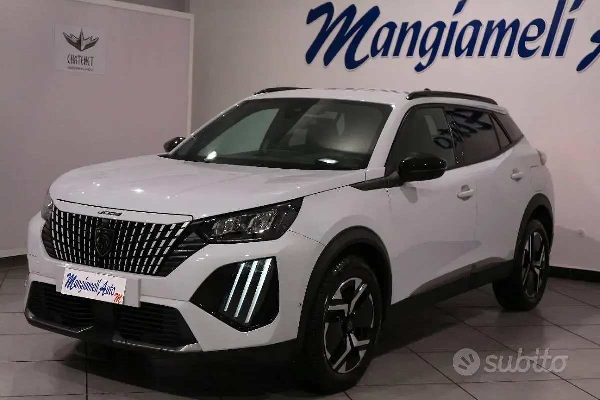 Usata Peugeot 2008 Allure 131 CV (96 kW) 2023 Bianco SUV