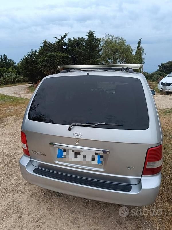 Usata Kia Carnival 2000 Grigio Monovolume