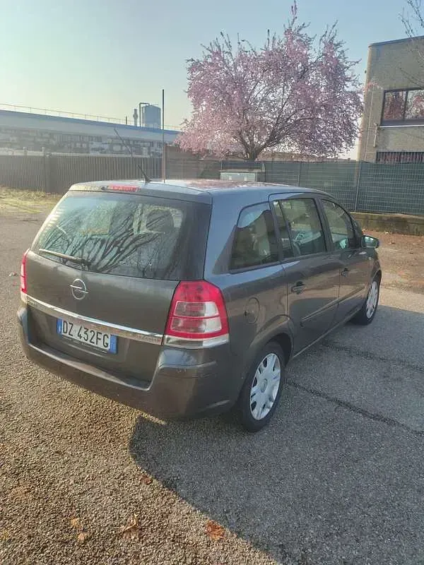 Usata Opel Zafira Club 110 CV (80 kW) 2009 Monovolume