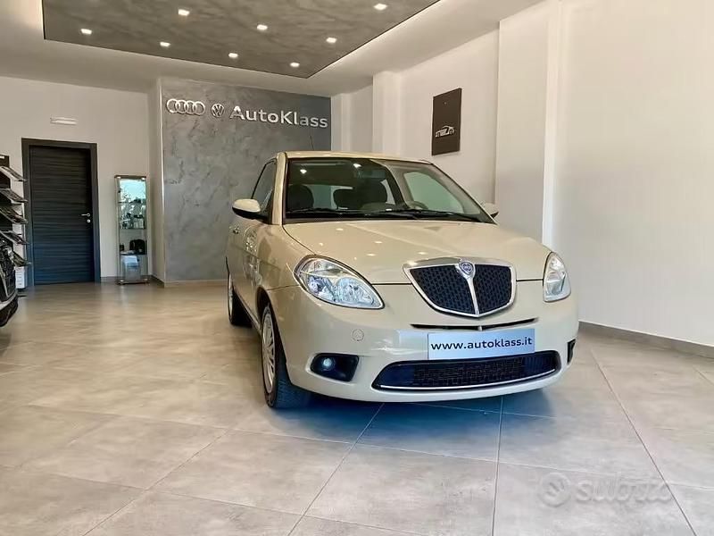 Usata Lancia Ypsilon 60 CV (44 kW) 2009 Beige Utilitaria