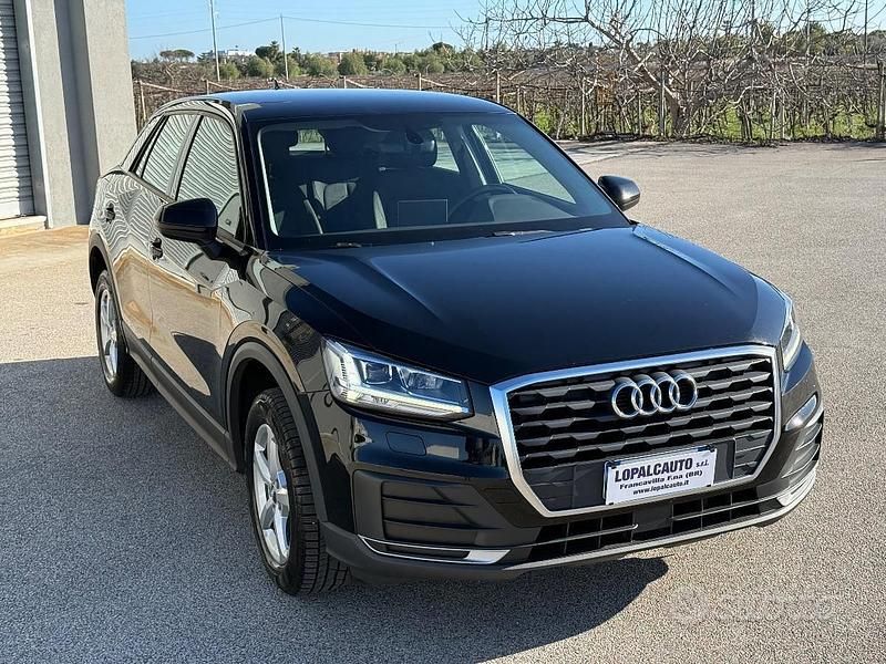 Begagnad Audi Q2 Business 116 HK (85 kW) 2020 Svart SUV