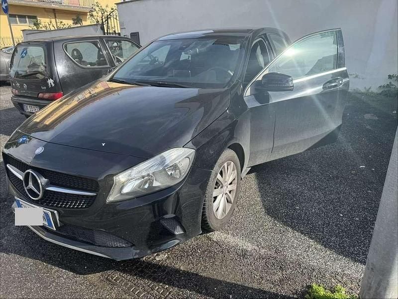 Usata Mercedes A180 Business 109 CV (80 kW) 2017 Berlina