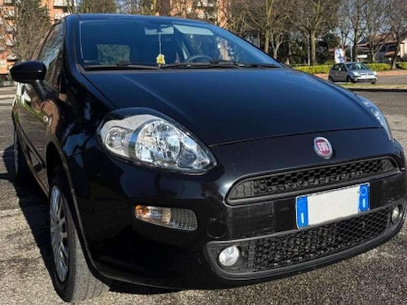 Usata Fiat Punto Lounge 69 CV (50 kW) 2016 Nero Berlina