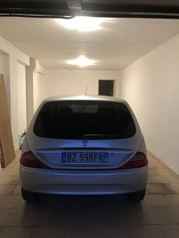 Usata Lancia Ypsilon 60 CV (44 kW) 2001 Utilitaria