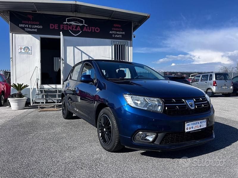 Usata Dacia Sandero Lauréate 90 CV (66 kW) 2017 Blu Berlina