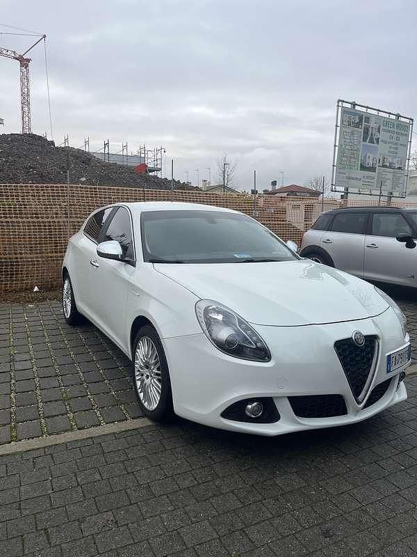 Usata Alfa Romeo Giulietta Exclusive 120 CV (88 kW) 2015 Utilitaria