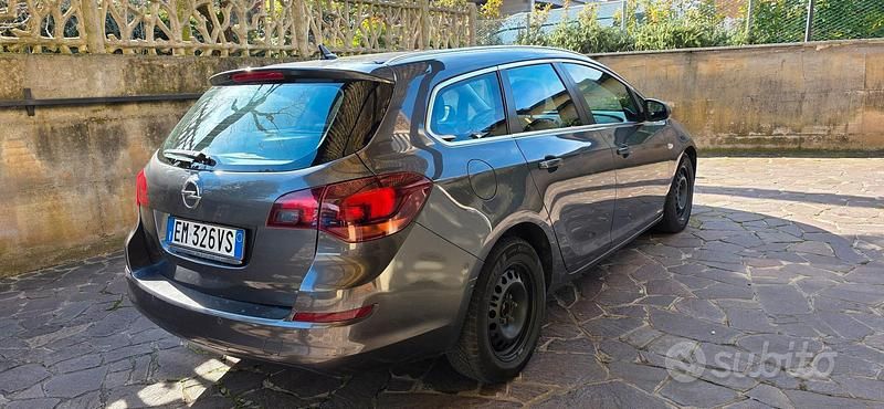 Usata Opel Astra Cosmo 125 CV (91 kW) 2012 Grigio Station wagon