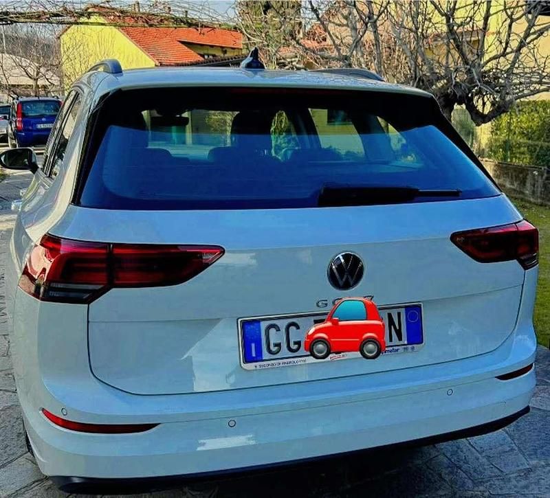 Usata VW Golf VIII Life 116 CV (85 kW) 2021 Bianco Station wagon