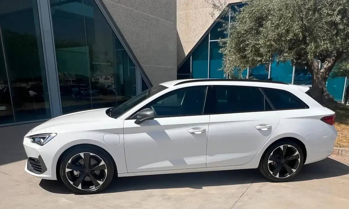 Usata Cupra Leon 150 CV (110 kW) 2023 Bianco Station wagon