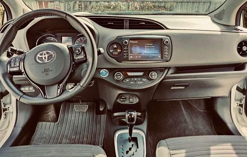 Usata Toyota Yaris 75 CV (55 kW) 2013 Bianco Utilitaria