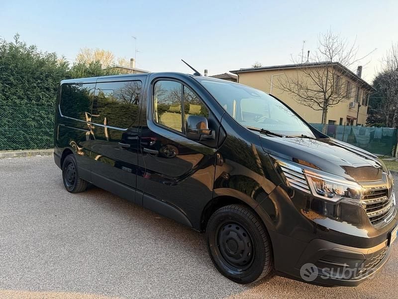 Usata Renault Trafic 150 CV (110 kW) 2024 Nero Monovolume