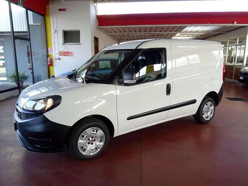 Usata Fiat Doblò S 105 CV (77 kW) 2022 Bianco Monovolume