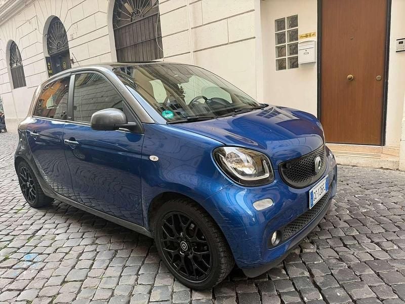 Usata Smart ForFour Prime 90 CV (66 kW) 2018 Blu/azzurro Utilitaria