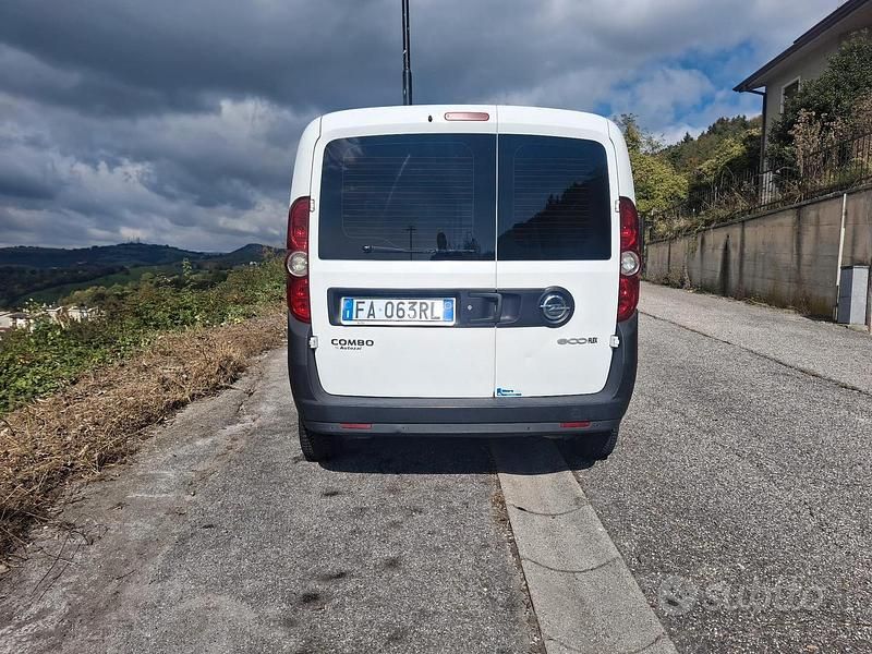 Usata Opel Combo 90 CV (66 kW) 2015 Monovolume