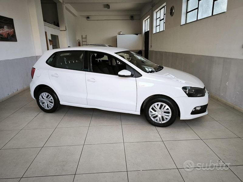 Bianco Usata 2016 VW Polo Trendline Tre volumi | 7490 € (Buon prezzo) - Immagine 1/4