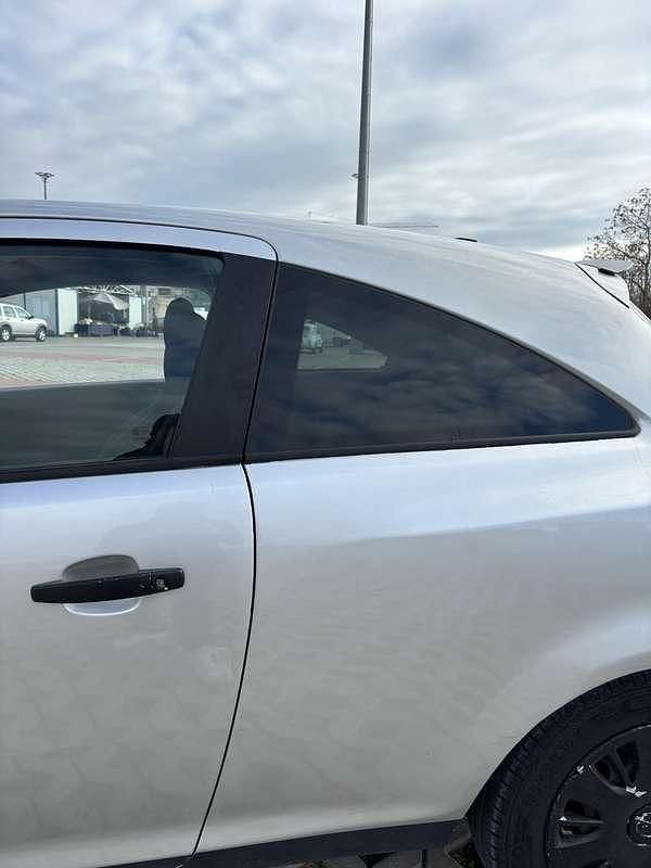 Usata Opel Corsa Comfort 75 CV (55 kW) 2010 Berlina