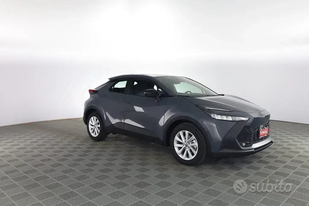 Nuova Toyota C-HR Active 140 CV (102 kW) 2025 Ash grey SUV