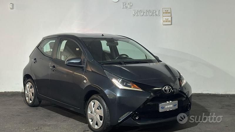 Usata Toyota Aygo Trend 72 CV (52 kW) 2018 Grigio Utilitaria