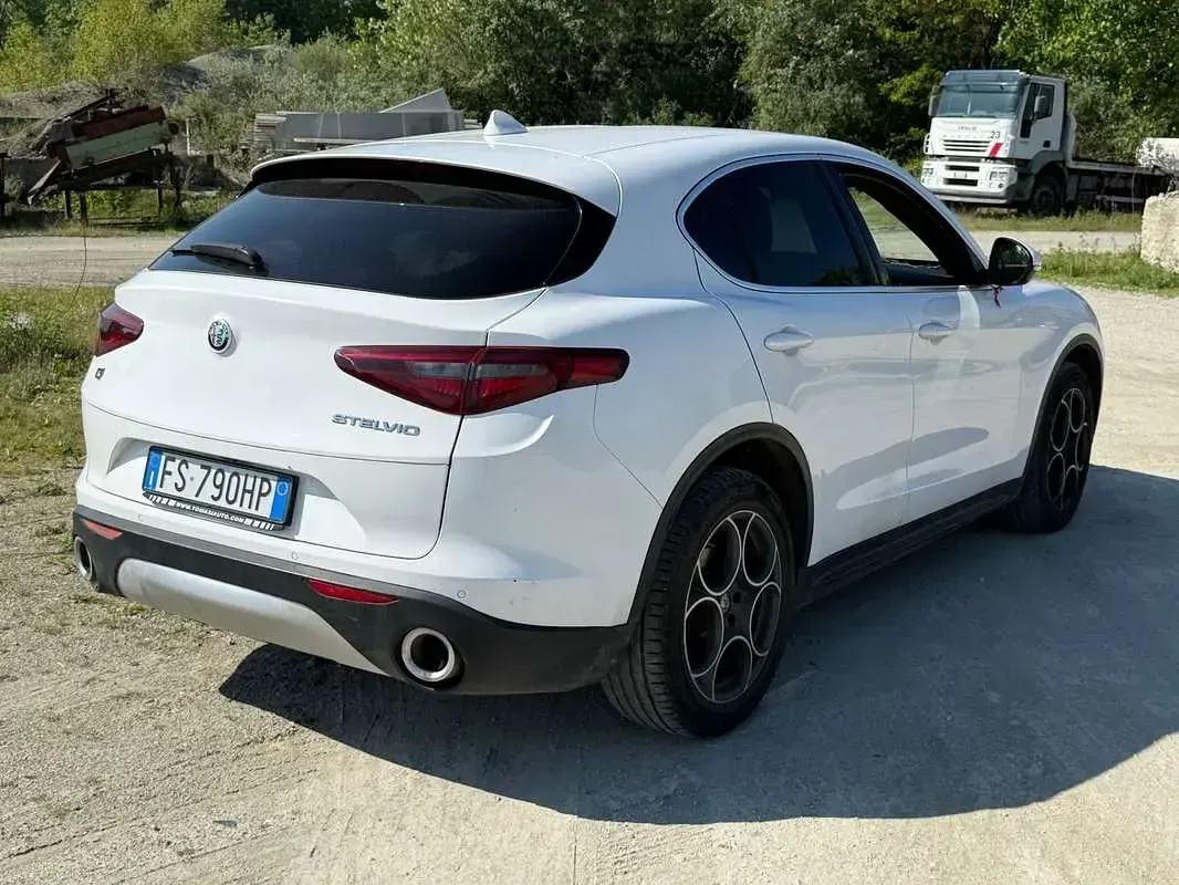 Usata Alfa Romeo Stelvio Super 210 CV (154 kW) 2018 Bianco SUV