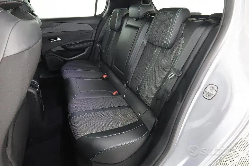 Usata Peugeot 308 Allure 131 CV (96 kW) 2024 Grigio Berlina