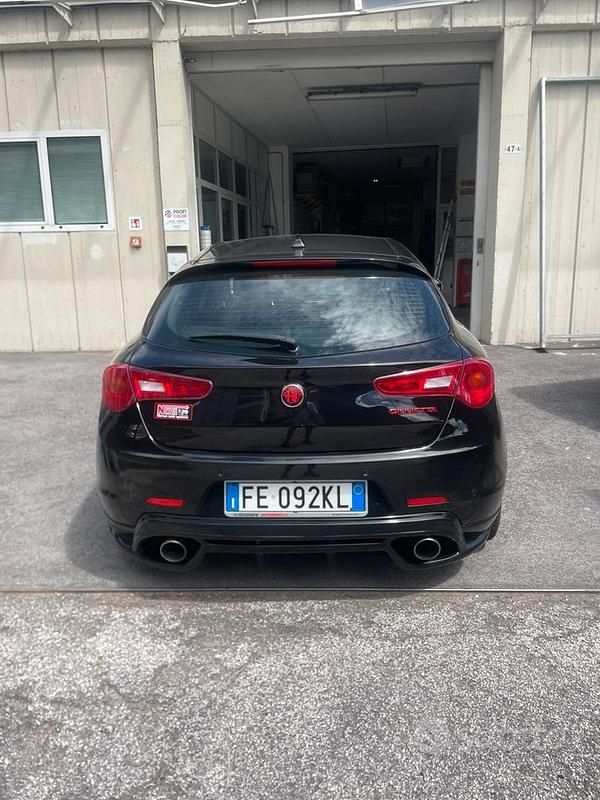 Usata Alfa Romeo Giulietta Business 120 CV (88 kW) 2016 Nero Utilitaria