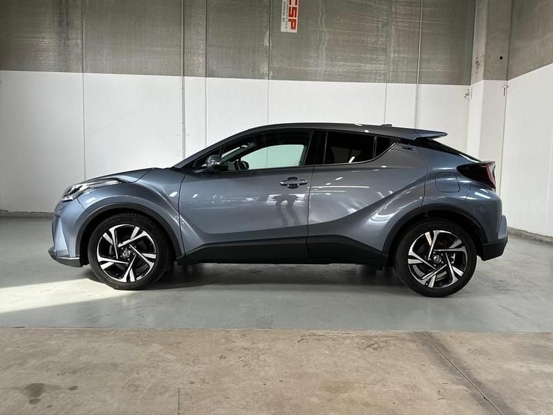 Second-hand Toyota C-HR 122 CP (89 kW) 2023 Albastru SUV
