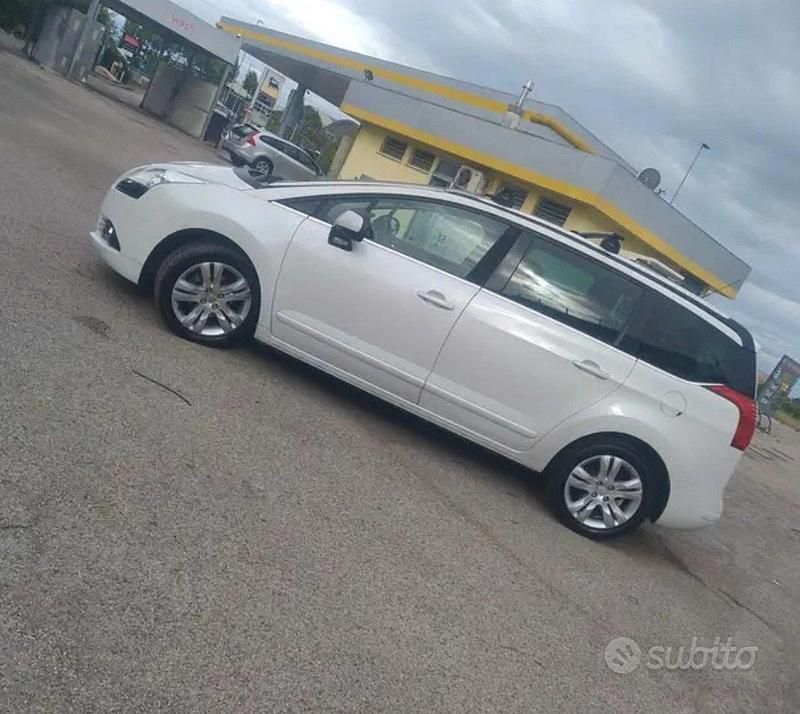 Usata Peugeot 5008 2011 Bianco Monovolume