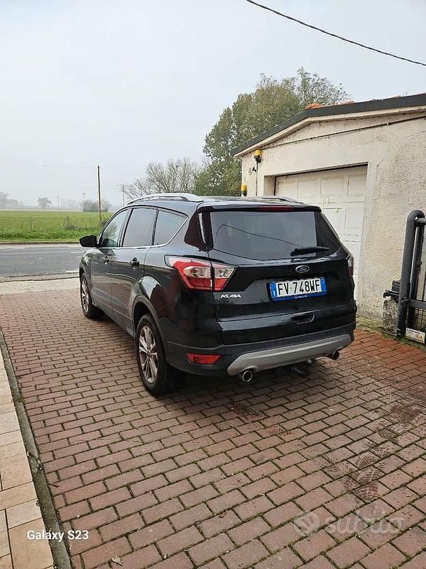 Usata Ford Kuga Titanium 120 CV (88 kW) 2019 Nero SUV