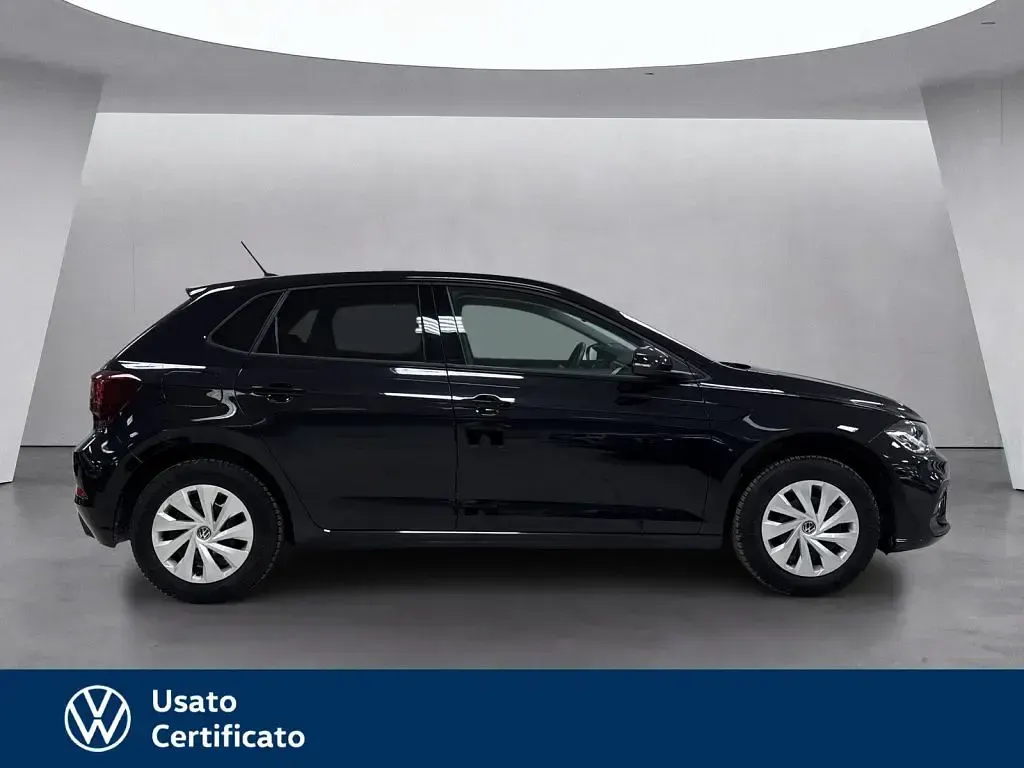 Usata VW Polo Life 95 CV (69 kW) 2023 Nero pastello Utilitaria