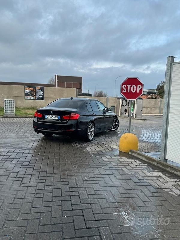 Usata BMW 320 Sport Line 184 CV (135 kW) 2012 Nero Berlina
