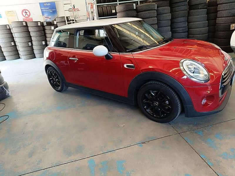 Usata Mini Cooper D 116 CV (85 kW) 2018 Rosso Utilitaria